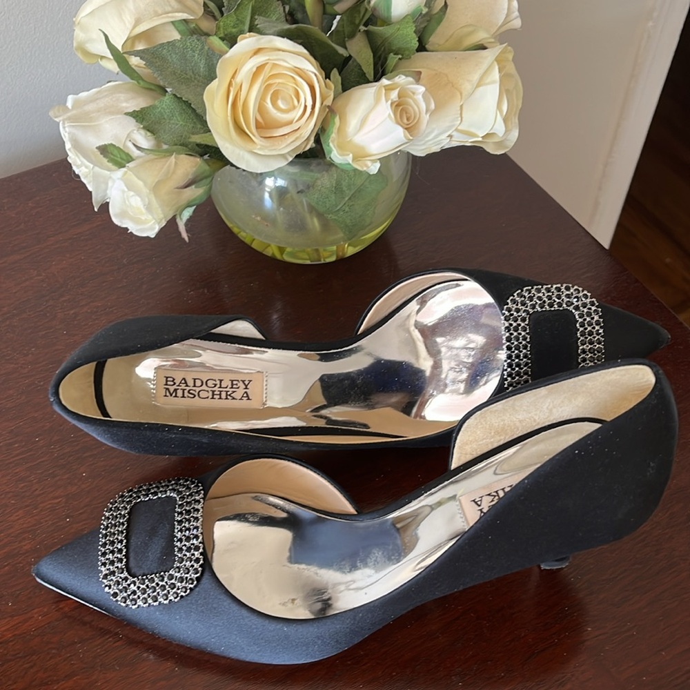 Badgley Mischka Elegant evening satin black shoes